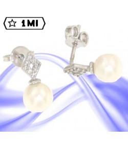 Eleganti orecchini in oro bianco con zirconi e perla